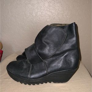 FLY LONDON WEDGE COMFORT ANKLE BOOTIE!!!!!